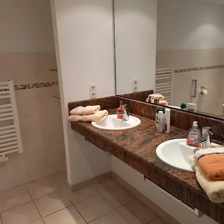 Wellness Mit Bademantelgang Zur Therme *